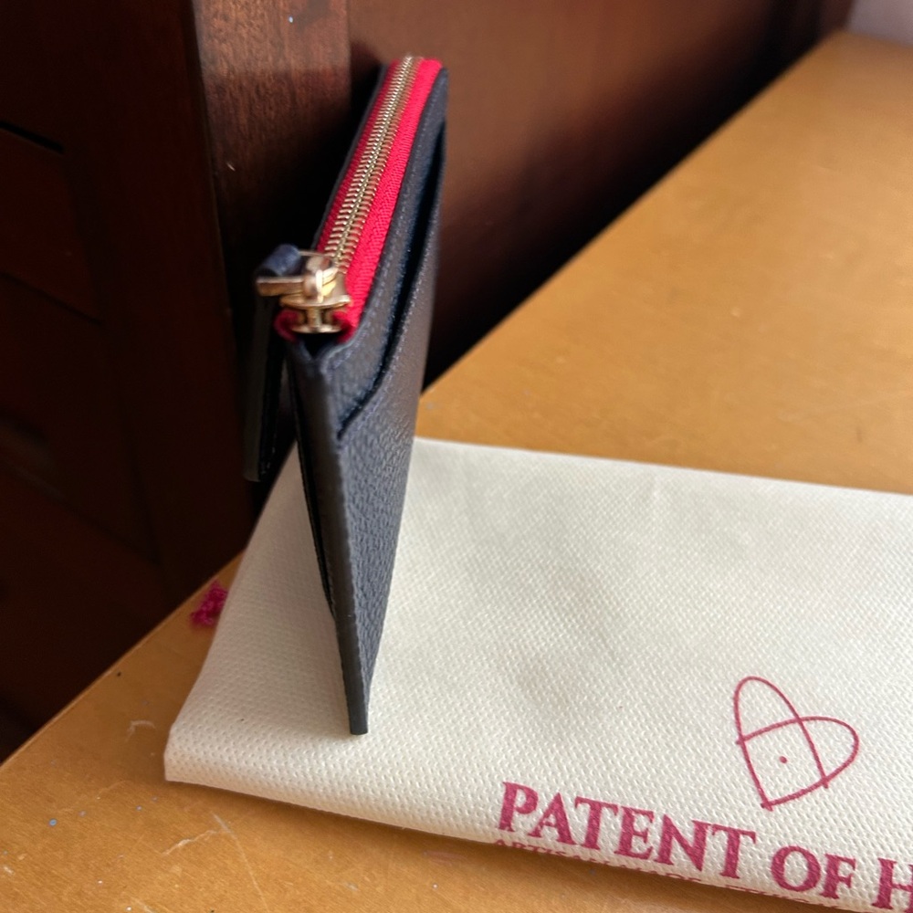 Patent of Heart Leather Card Holder - Picture 6 of 9